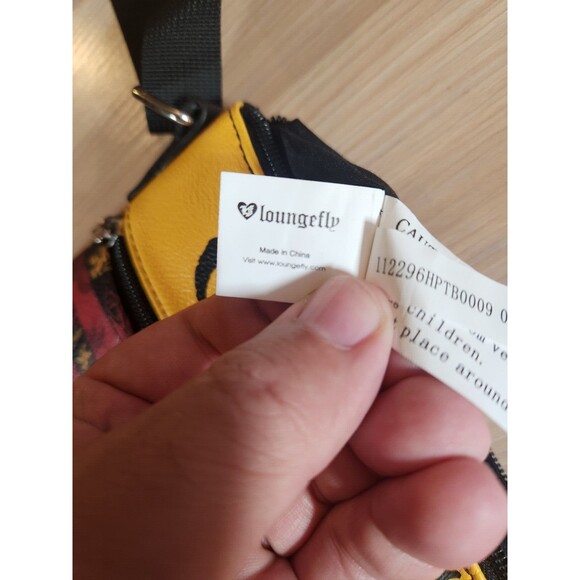 Loungefly GRYFFINDOR Harry Potter Crossbody Purse Red Yellow Adj Strap - Picture 4 of 7